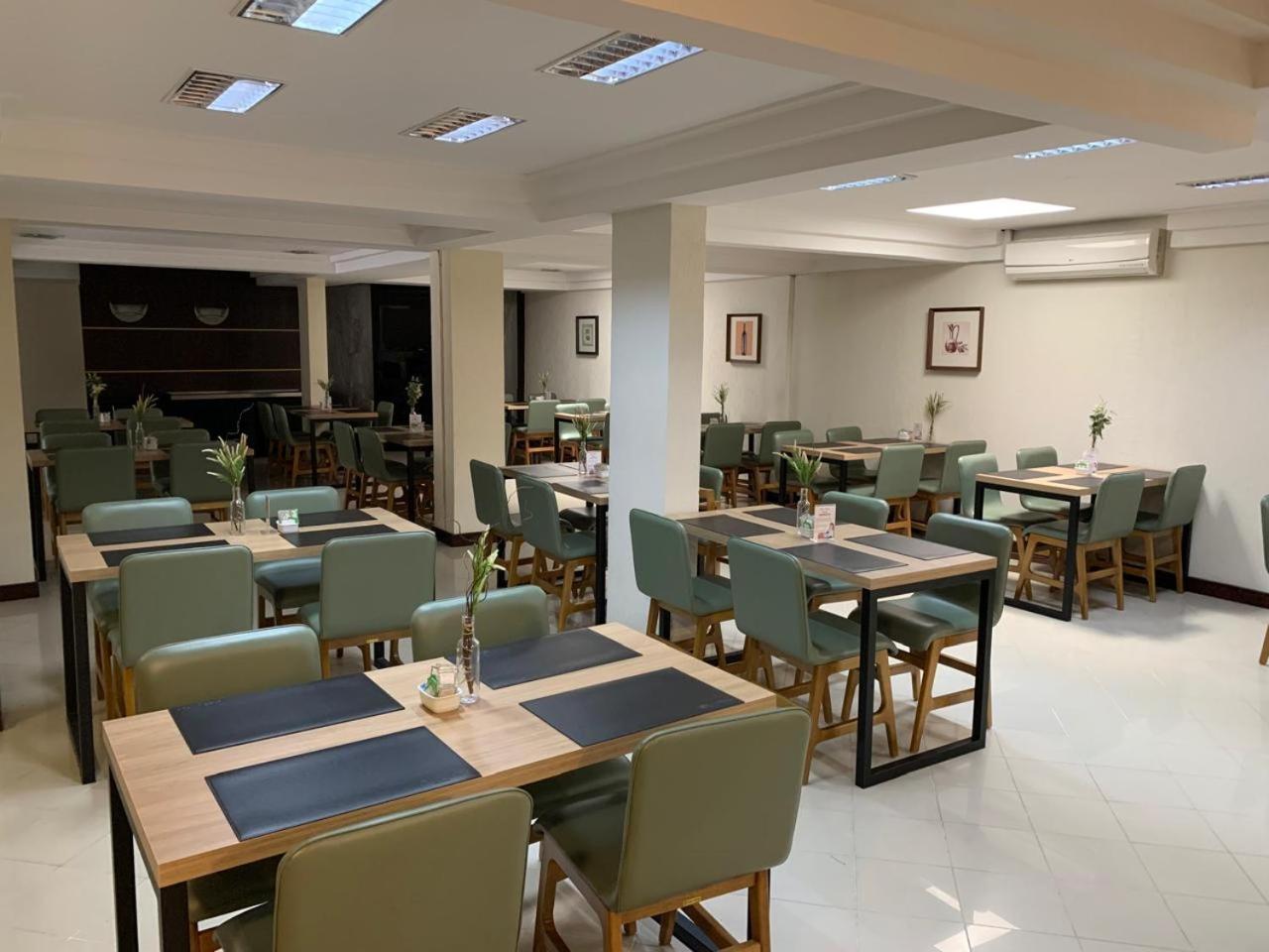 Le Village Flats E Hotel 约恩维利 外观 照片