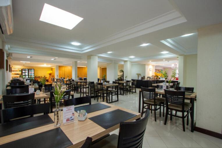Le Village Flats E Hotel 约恩维利 外观 照片